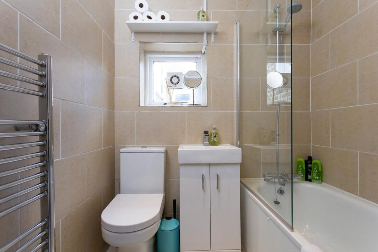 Quaint 2 Bedroom Flat - 9 Minutes Walk To Vauxhall Tube London Exterior photo