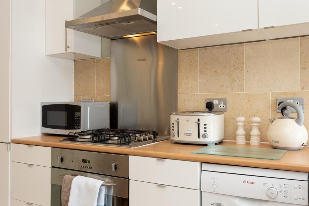 Quaint 2 Bedroom Flat - 9 Minutes Walk To Vauxhall Tube London Exterior photo