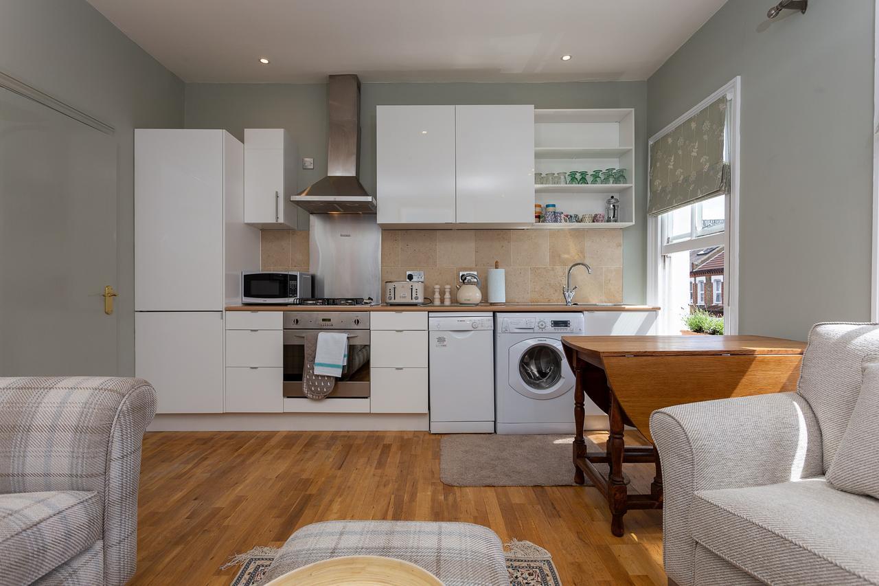Quaint 2 Bedroom Flat - 9 Minutes Walk To Vauxhall Tube London Exterior photo