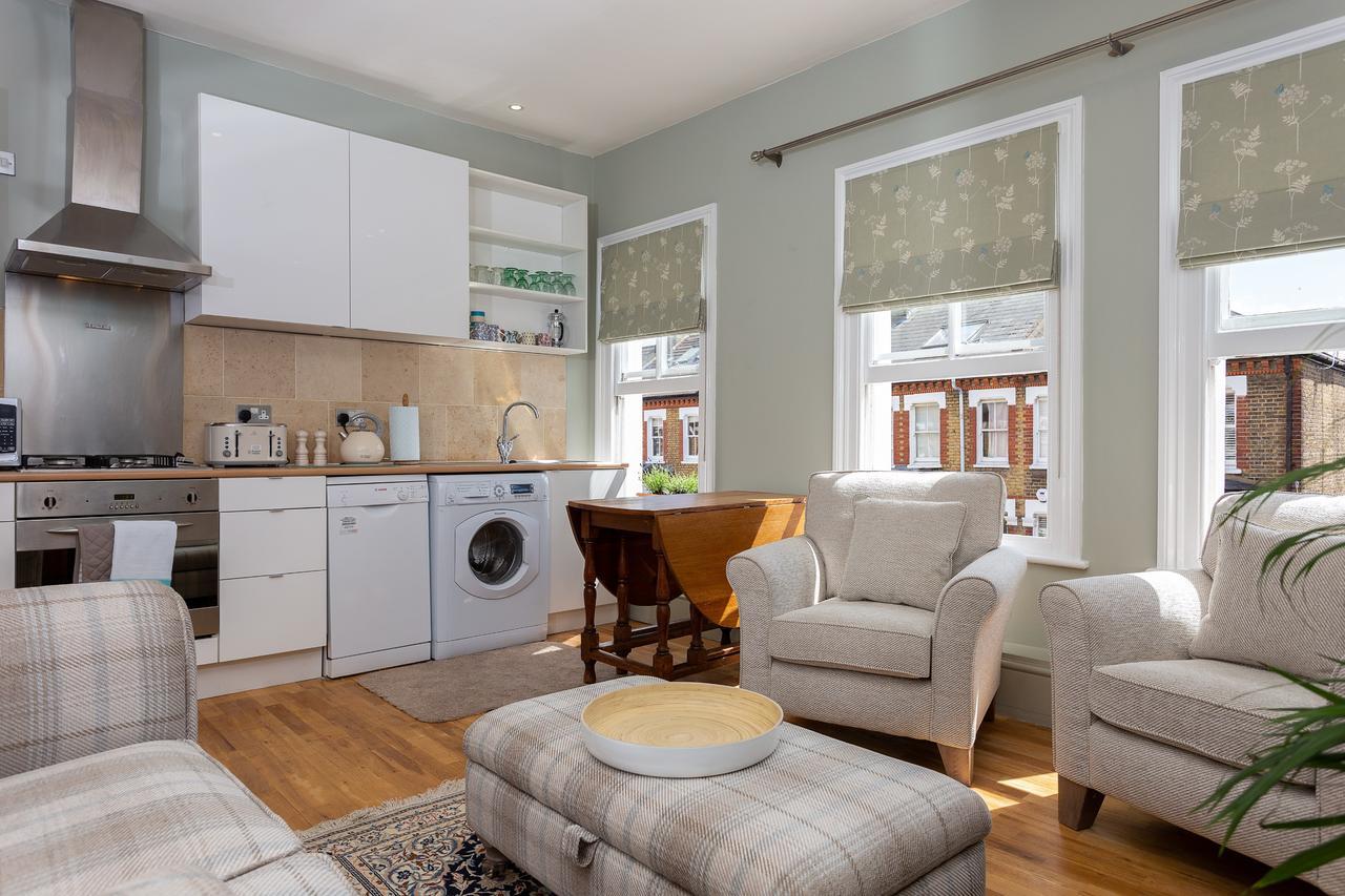 Quaint 2 Bedroom Flat - 9 Minutes Walk To Vauxhall Tube London Exterior photo